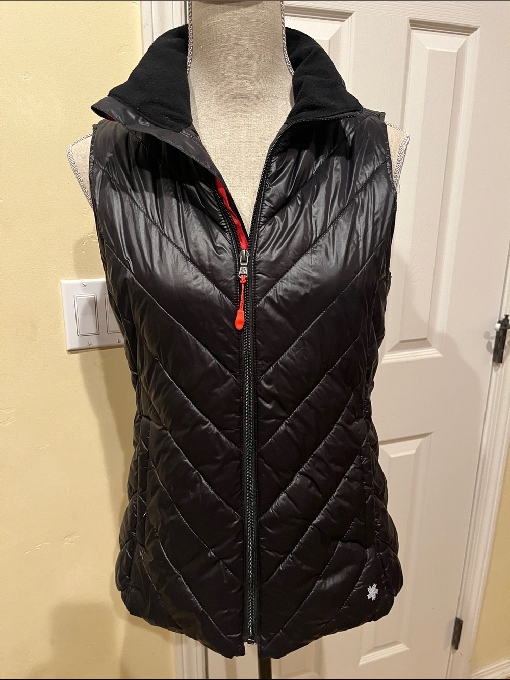 tek gear Black Quilted Vest with Red Trim & Zipper Pull